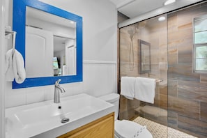 Bathroom - Luxury Pool and Rooftop Deck, Walk to Siesta Key Beach and Village! - Casa Siest (Siesta Key)