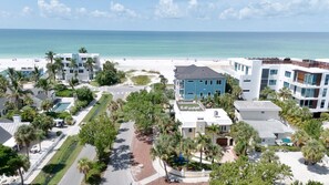 Exterior - Luxury Pool and Rooftop Deck, Walk to Siesta Key Beach and Village! - Casa Siest (Siesta Key)