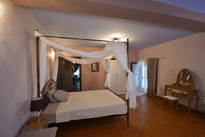 2 bedrooms, iron/ironing board, travel crib, free WiFi - Villa in Malaki in Sea With Playground (Volos)