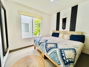 3 habitaciones, escritorio, tabla de planchar con plancha y wifi