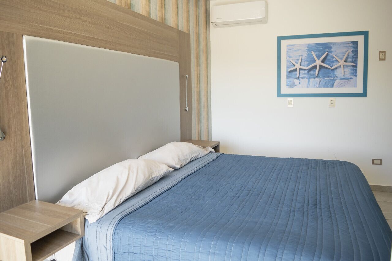 1 habitación, tabla de planchar con plancha, wifi gratis y ropa de cama 