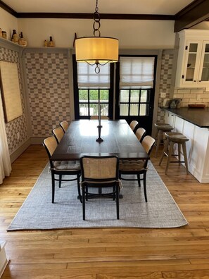 Dining - Steps to the Beach and Town! (Nantucket)