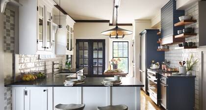 Steps to the Beach and Town!