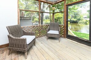 Property grounds - Walk to the Beach 3 BR Townhouse! Villa Anna   (Surfside Beach)