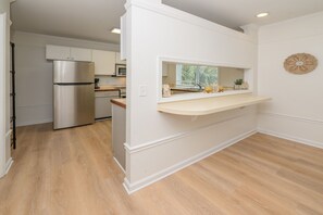 Fridge, microwave, oven, stovetop - Walk to the Beach 3 BR Townhouse! Villa Anna   (Surfside Beach)