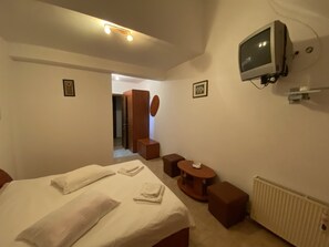 8 bedrooms, iron/ironing board, free WiFi, bed sheets