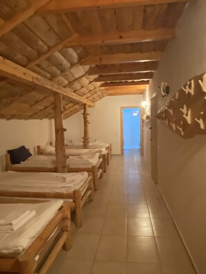 8 habitaciones, tabla de planchar con plancha y wifi gratis