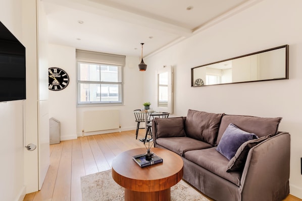 Design Apartment | Living area | Flat-screen TV
