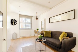 Design Apartment | Living area | Flat-screen TV - Soho by Excel Apartments (London)