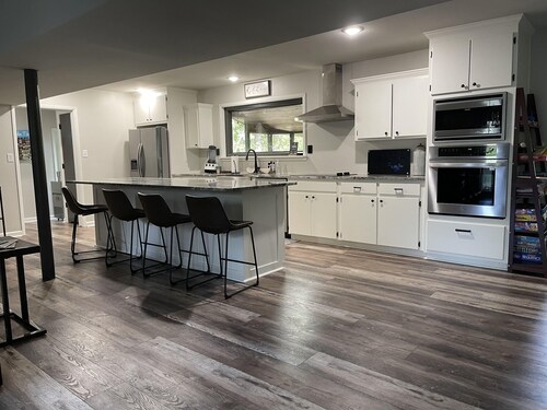 Hamilton Hideaway-Newly Renovated, Quiet Cove