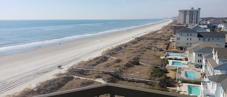 Am Strand, Liegestühle, Strandtücher