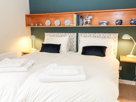 ์ฝํฐ์ง | 3 ๊ฐ์ ์นจ์ค, ๊ฐ๊ฐ ๋ค๋ฅธ ์คํ์ผ์ ์ธํ
๋ฆฌ์ด, ๊ฐ๊ฐ ๋ค๋ฅด๊ฒ ๊ฐ๊ตฌ ๋น์น, ๋ฌด๋ฃ WiFi