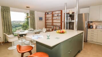 Casa de campo | Cocina privada | Refrigerador, microondas, lavavajillas y utensilios de cocina