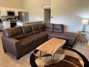 Smart TV, fireplace, video games, books - #1 Cabin~Walk to WISP! Lake access & dock! HOT Tub~Game room~Fire Pit & DOGS OK! (McHenry)