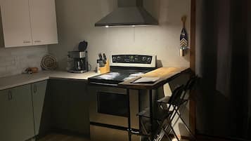 Microwave, coffee/tea maker, cookware/dishes/utensils