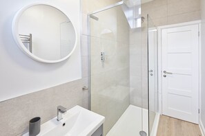 Bathroom - Avenue Victoria Apartment (Scarborough)