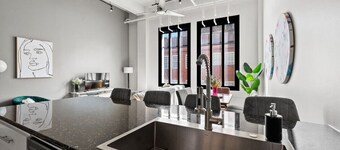 King Bed Charming DWTN FTW Loft Sundance Square