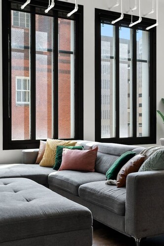 King Bed Charming DWTN FTW Loft Sundance Square