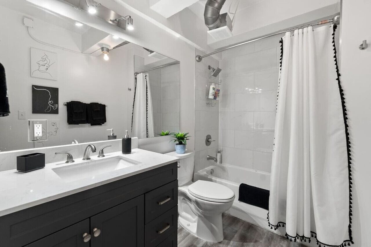 Combined shower/bathtub, hair dryer, towels, soap