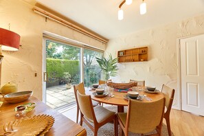 In-room dining - Xanadu (Chathill)