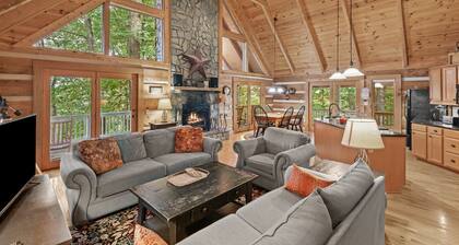 Farallon- Cozy Cabin with hot tub, fire pit, wood fireplace!