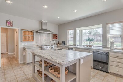 Family Winery Estate · Pet-Friendly Home with Vineyard Views