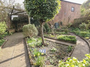 Cottage | Property grounds - Wren's Nest (Thirsk)