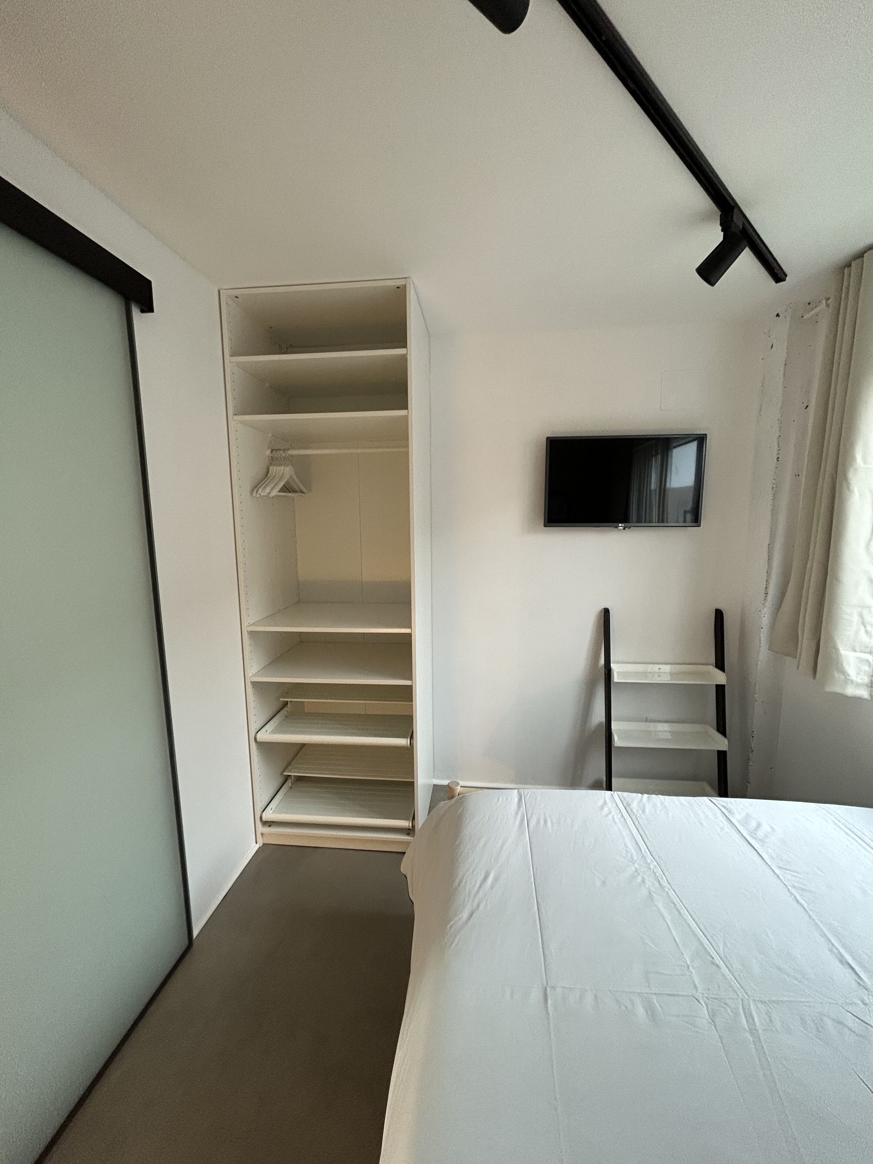 1 chambre, bureau, fer et planche à repasser, Wi-Fi gratuit