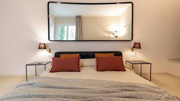 5 Schlafzimmer, Bügeleisen/Bügelbrett