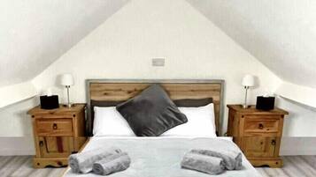 4 bedrooms, iron/ironing board, free WiFi, bed sheets