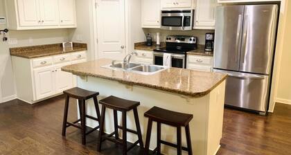 Peaceful 3BR/2BA Hidden Lake Home Near ACOM w/WiFi