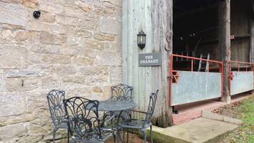 Cottage | Outdoor dining