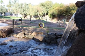 Property grounds - Camelback Resort Elegant 2BR Condo with Tennis Courts (Scottsdale)