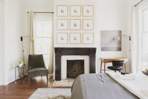 2 habitaciones, escritorio, tabla de planchar con plancha y wifi gratis 