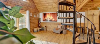 Elegant log chalet w/hot tub sitting on 36 private acres
