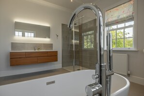 Hair dryer, towels - Manor House, Beeford, Yorkshire Coast (Beeford)