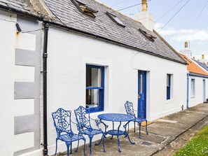 Outdoor dining - 2 bedroom accommodation in Cullen (Cullen)