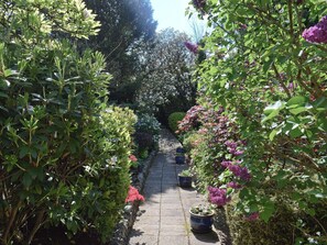 Property grounds - 5 bedroom accommodation in Bowness on Windermere (Bowness on Windermere)