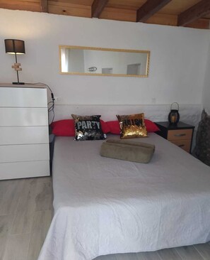 4 chambres, fer et planche à repasser, Wi-Fi, draps fournis