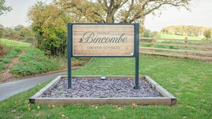 Un panneau d’accueil pour les gîtes ruraux de Bincombe.