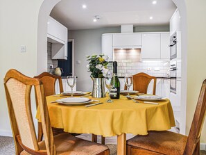 Dining - Between the forest and the sea (New Milton, near Lymington)