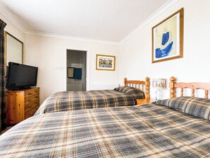 4 bedrooms, WiFi, bed sheets
