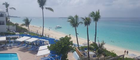 Beach nearby, sun-loungers, beach towels