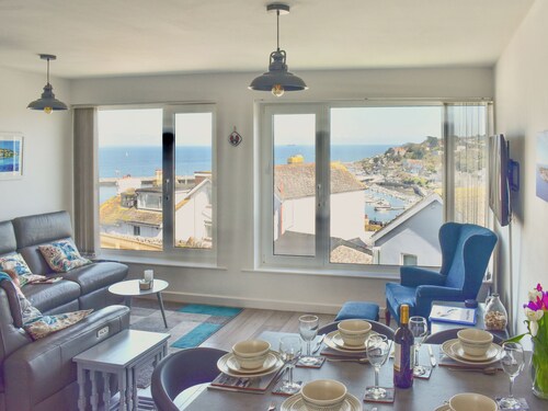 Seagulls view is a modern 3 bedroom house sleeping up to 5 guests.