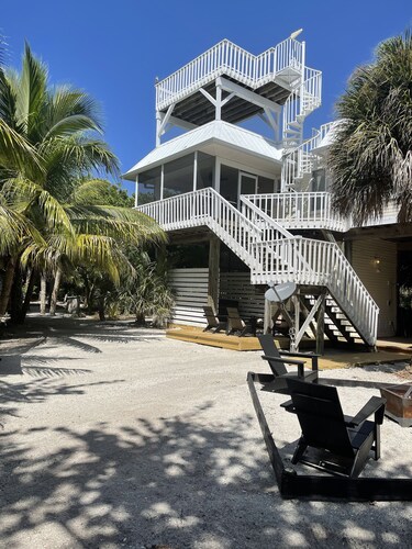 Island Paradise: Steps to Private Gulf Beaches, Pools, Hot Tub & Golf Cart ALL