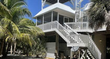 Island Paradise: Steps to Private Gulf Beaches, Pools, Hot Tub & Golf Cart ALL