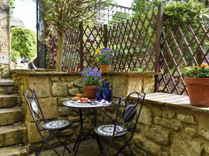 Outdoor dining - 1 bedroom accommodation in Sabden, near Clitheroe (Sabden, near Clitheroe)