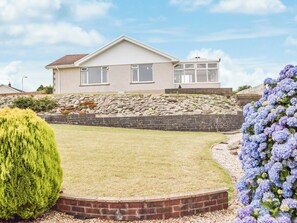 Property grounds - 3 bedroom accommodation in Fishguard (Fishguard)