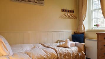 4 bedrooms, free WiFi, bed sheets