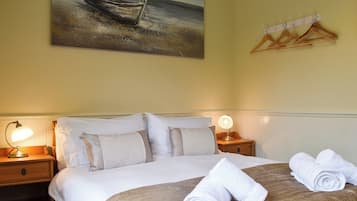 4 bedrooms, free WiFi, bed sheets